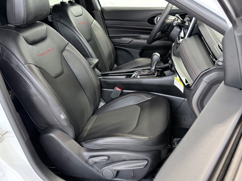 Used 2024 Jeep Compass Trailhawk image 14