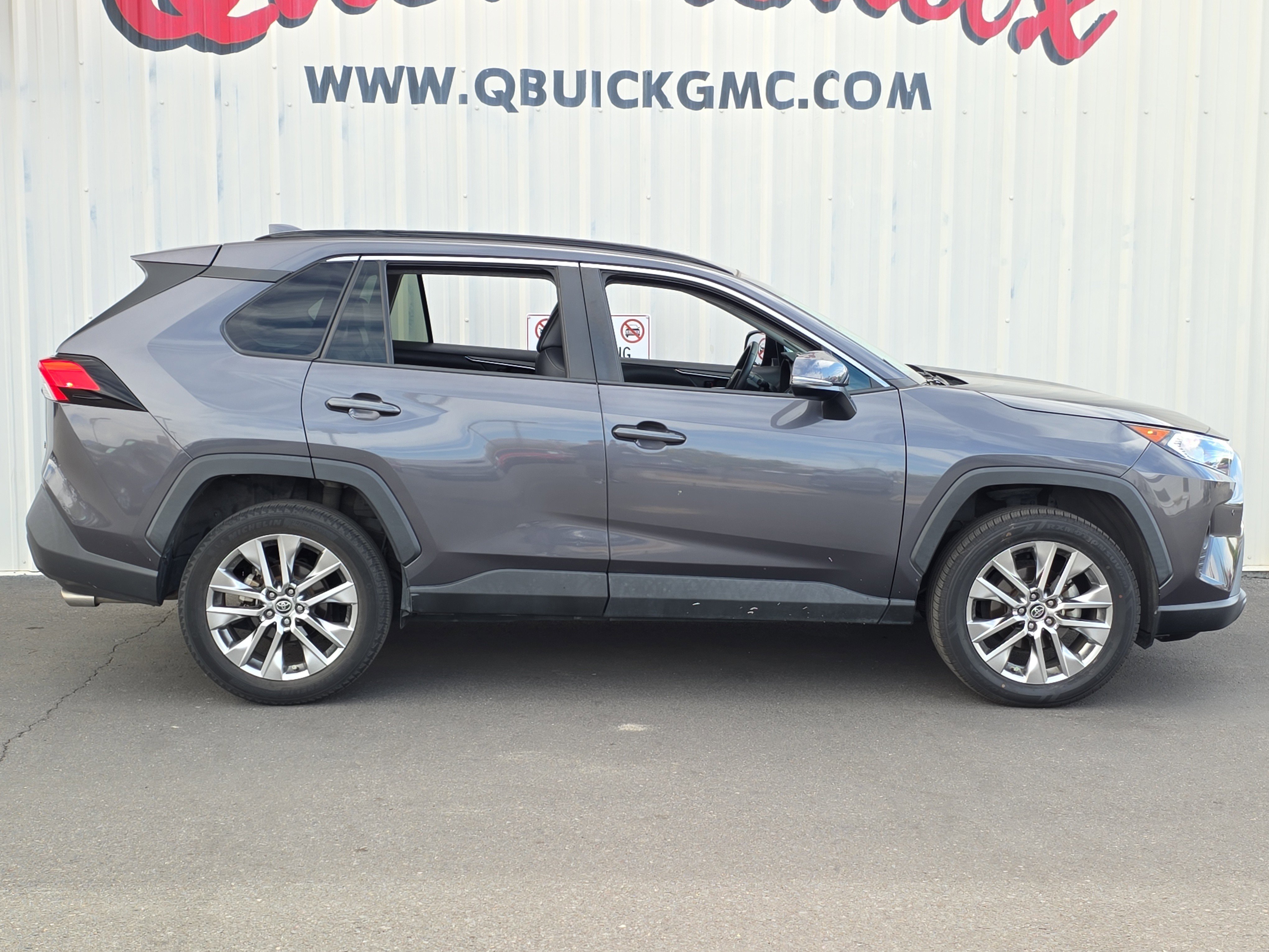 Used 2020 Toyota RAV4 XLE Premium image 11