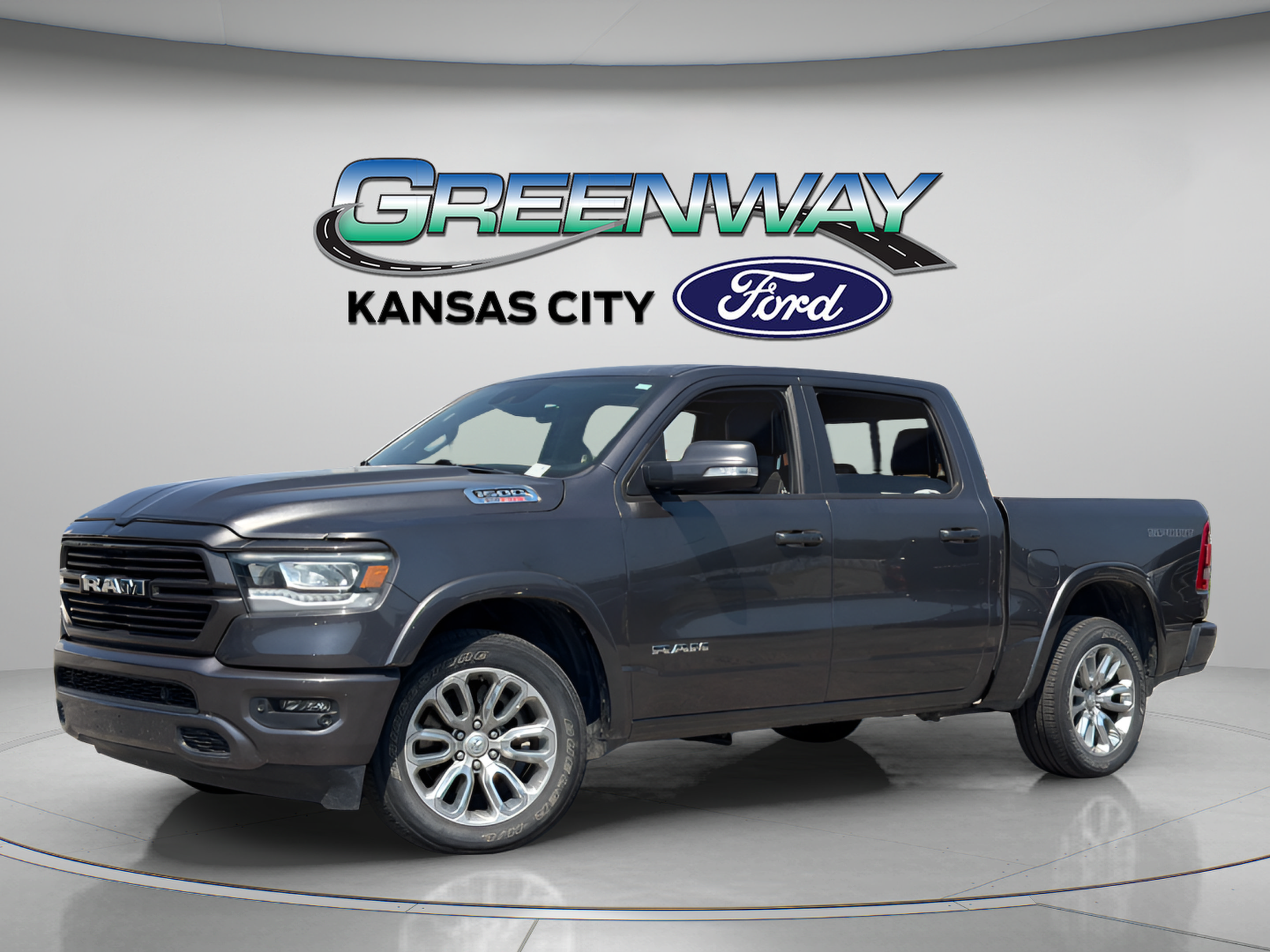 Used 2022 RAM 1500 Laramie w/ Sport Appearance Package AWD/4WD image 4