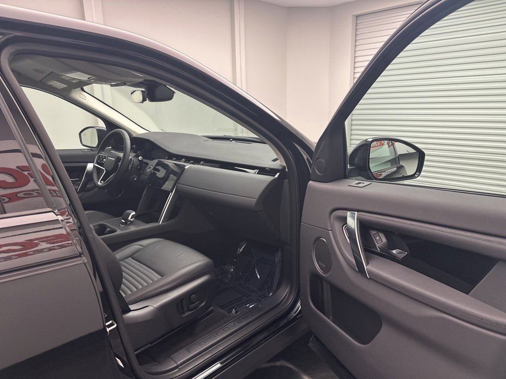 Used 2025 Land Rover Discovery Sport S image 8