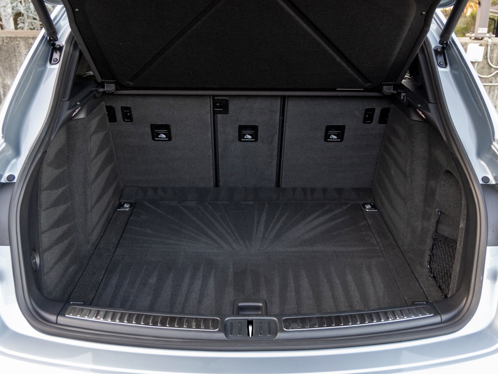 Certified 2025 Porsche Macan image 40