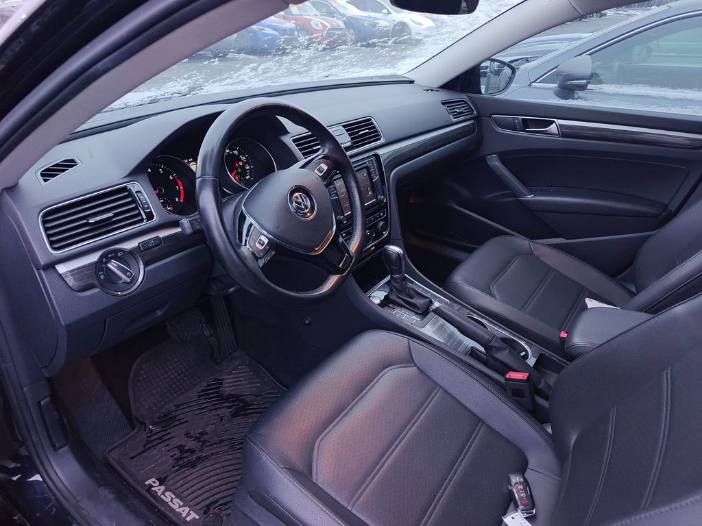 Used 2018 Volkswagen Passat 2.0T SE image 7