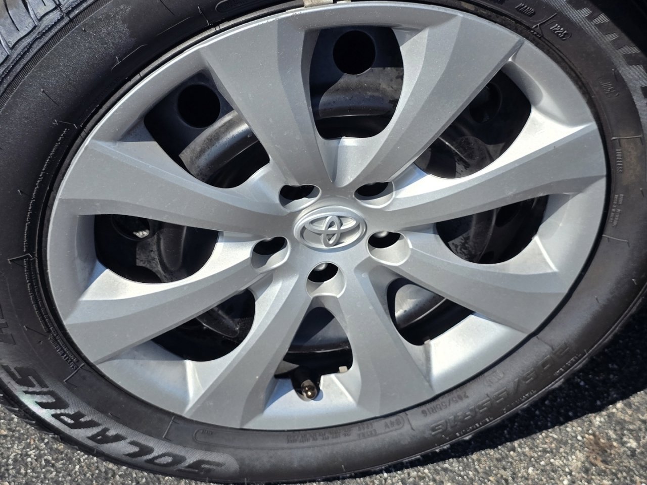 Used 2024 Toyota Corolla LE FWD image 6