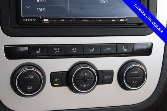 Used 2015 Volkswagen Eos Executive image 35