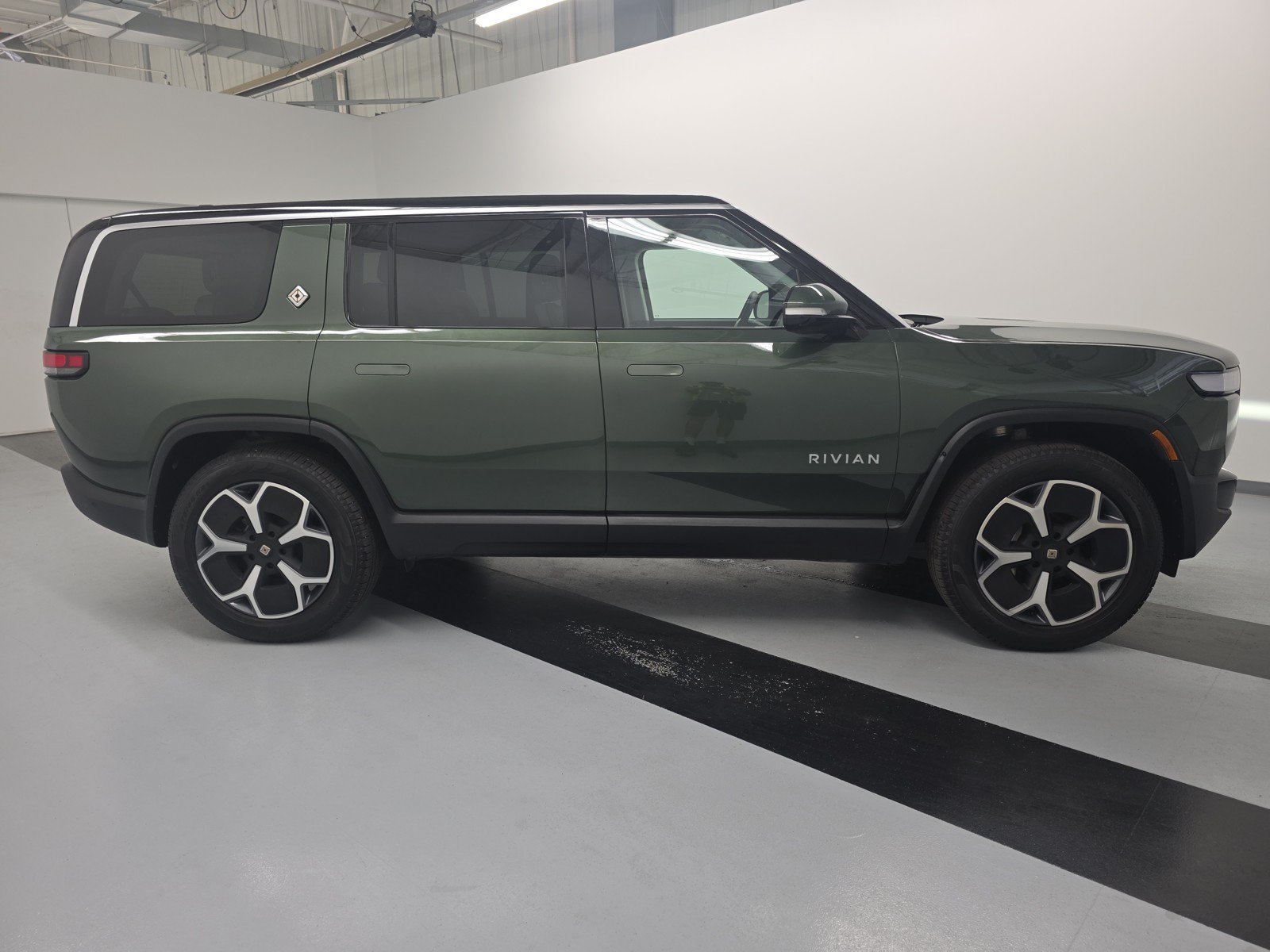 Used 2024 Rivian R1S Adventure AWD/4WD image 6