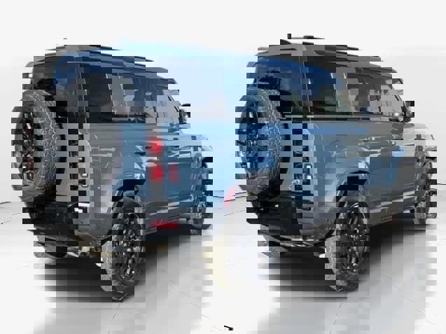 Used 2020 Land Rover Defender 110 SE image 3