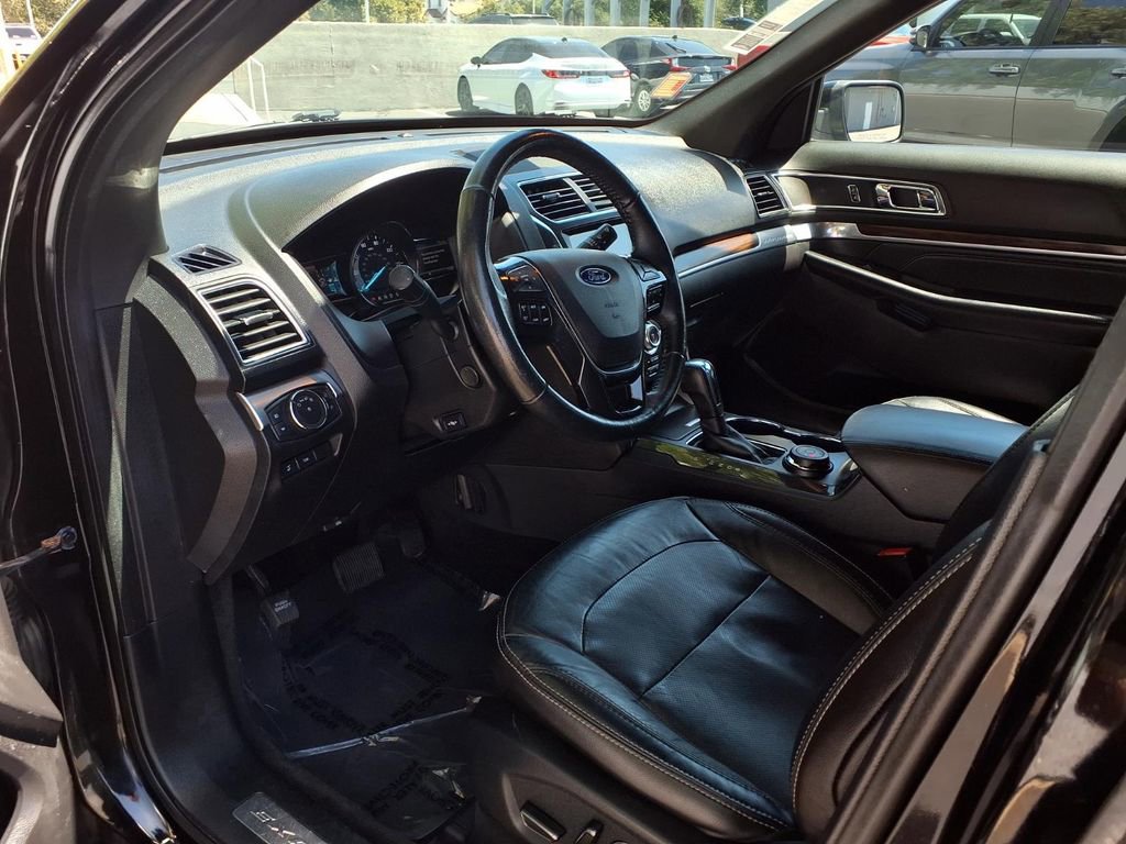 Used 2017 Ford Explorer Limited w/ Equipment Group 301A AWD/4WD image 15
