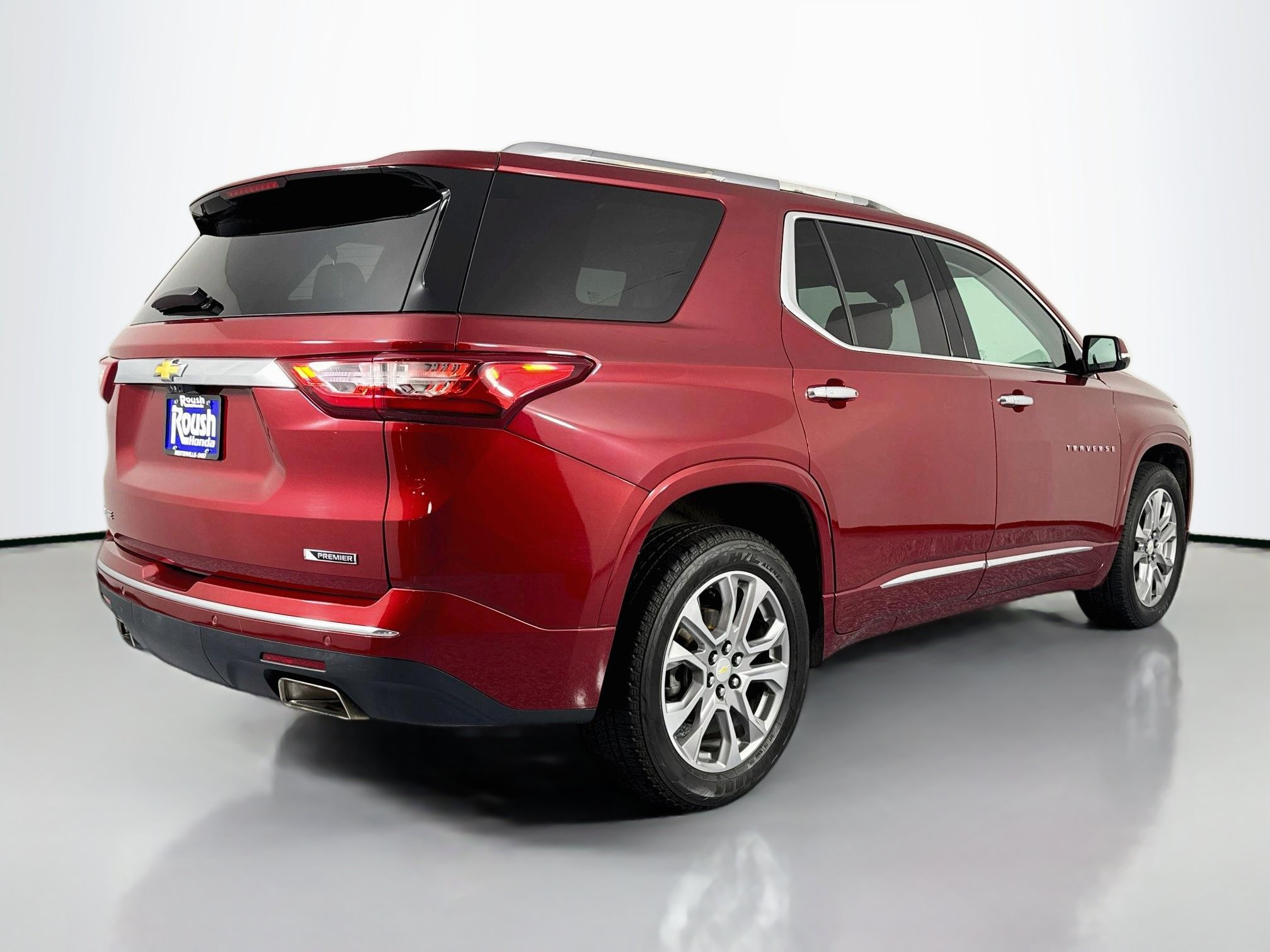 Used 2018 Chevrolet Traverse Premier w/ Driver Confidence II Package FWD image 5