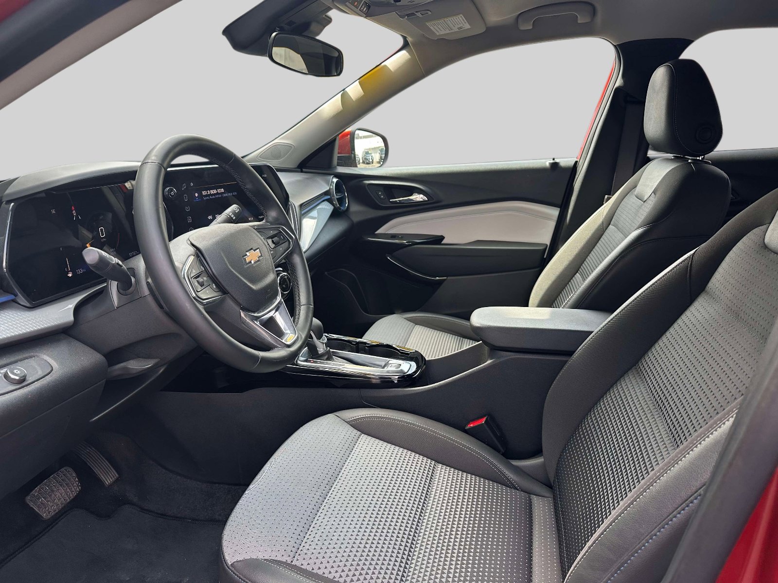 Used 2024 Chevrolet Trax LT w/ Driver Confidence Package image 14