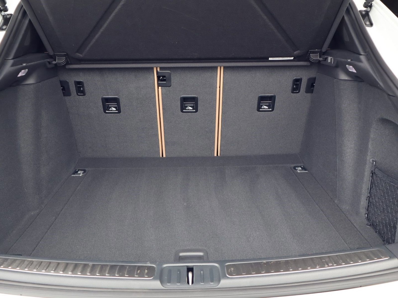 Certified 2025 Porsche Macan image 22
