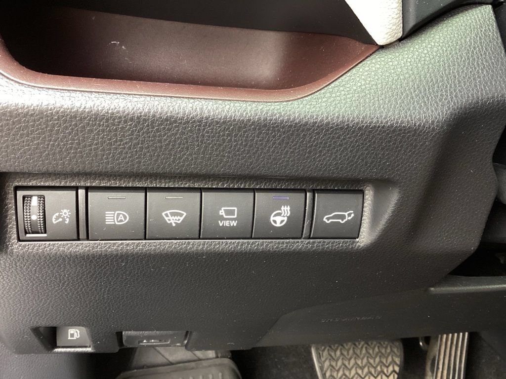 Used 2020 Toyota RAV4 Limited AWD/4WD image 23