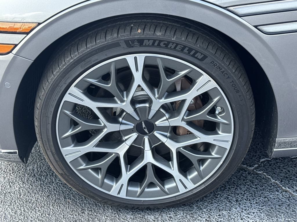 Used 2025 Genesis G90 3.5T AWD/4WD image 11