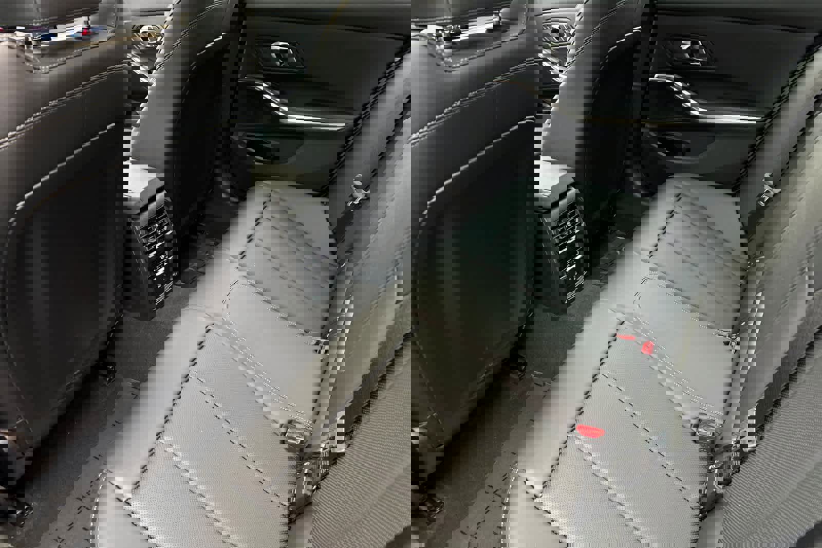 Used 2025 BMW 330i xDrive Sedan image 4