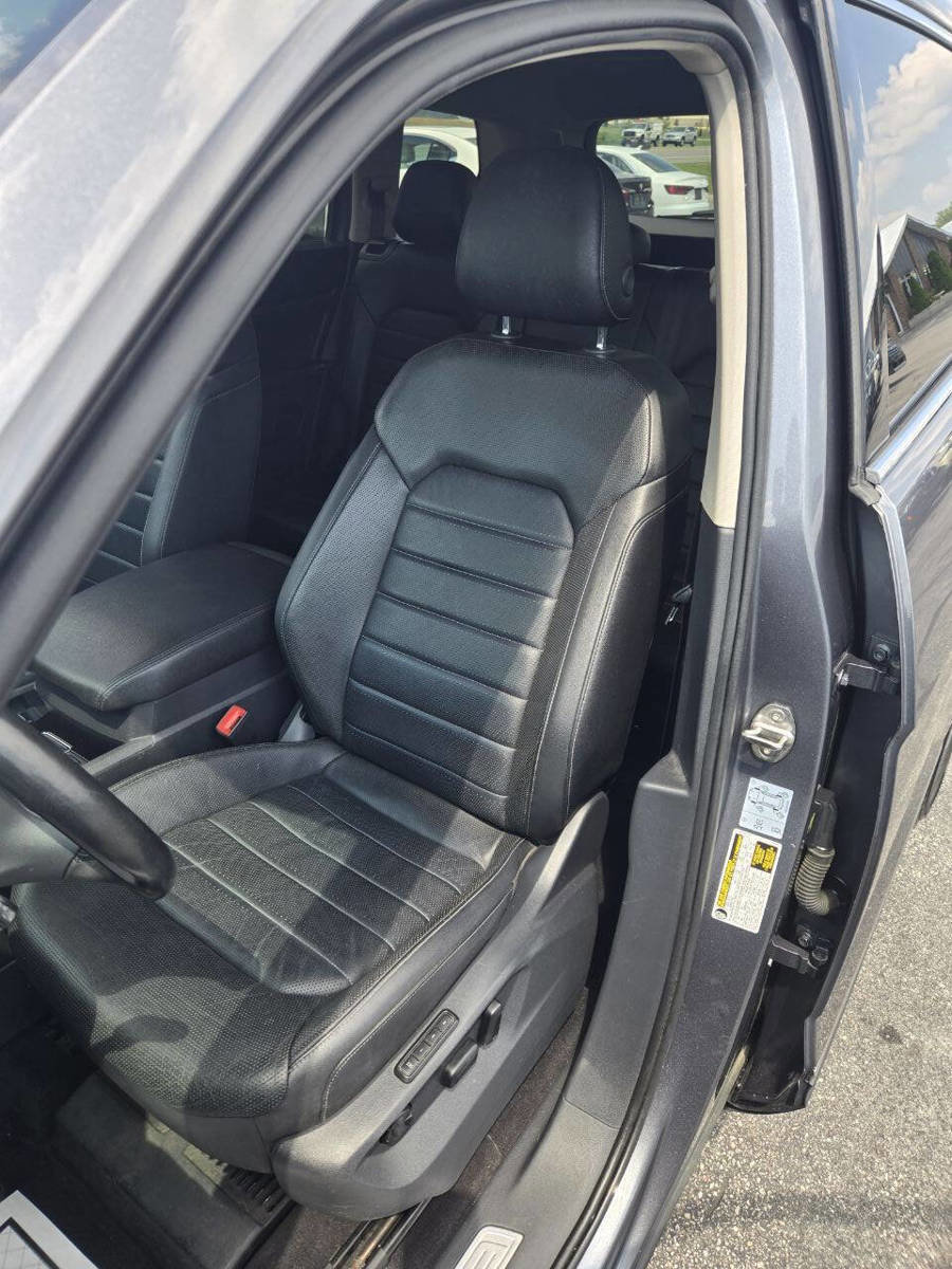 Used 2018 Volkswagen Atlas SEL Premium image 34