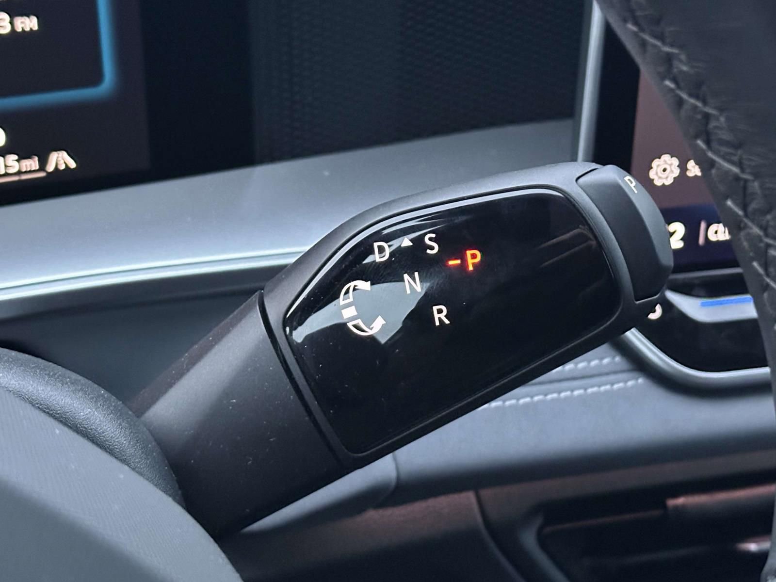 Used 2025 Volkswagen Tiguan SE R-Line image 20