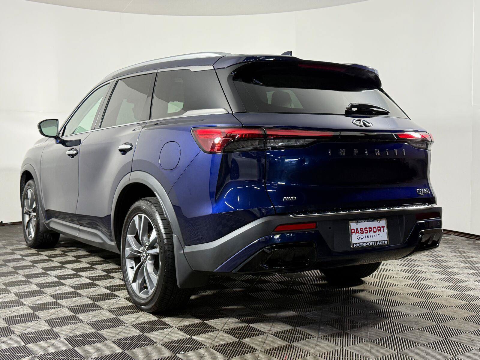 Certified 2023 INFINITI QX60 Luxe w/ Cargo Package AWD/4WD image 4