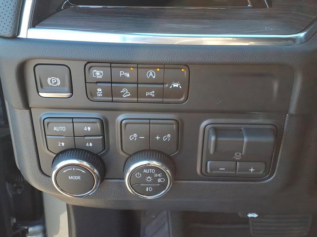 New 2026 Chevrolet Suburban Premier image 17