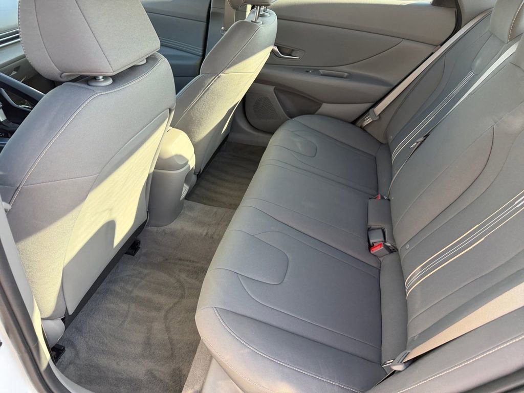Used 2025 Hyundai Elantra Sport image 11