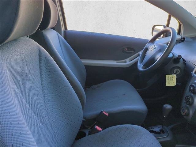 Used 2010 Toyota Yaris 2-Door Hatchback FWD image 17