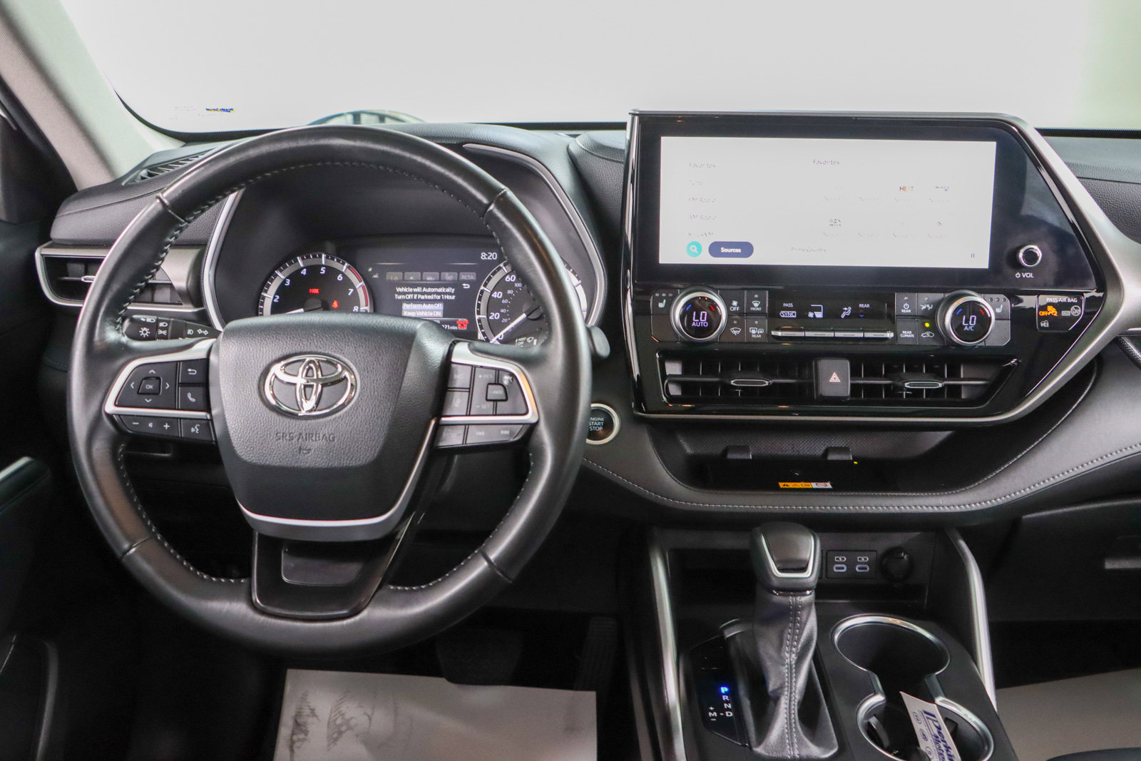 Used 2024 Toyota Highlander XLE FWD image 18