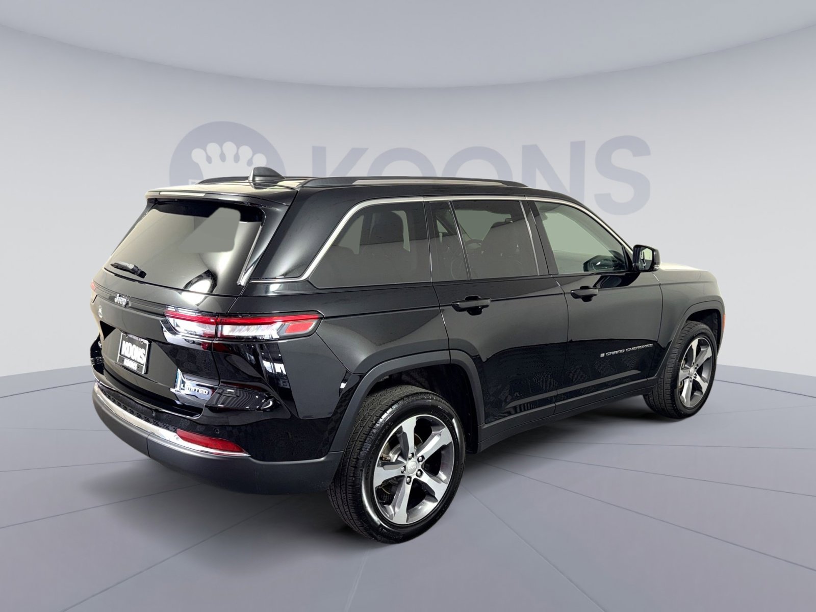 Used 2023 Jeep Grand Cherokee Limited image 7