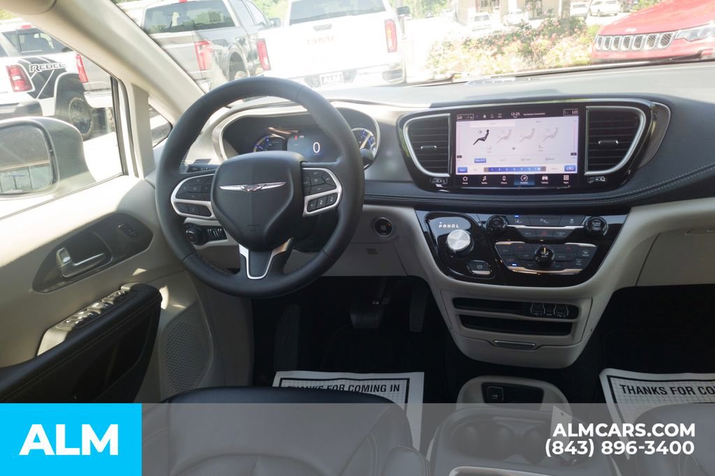 Used 2023 Chrysler Pacifica Touring-L image 21