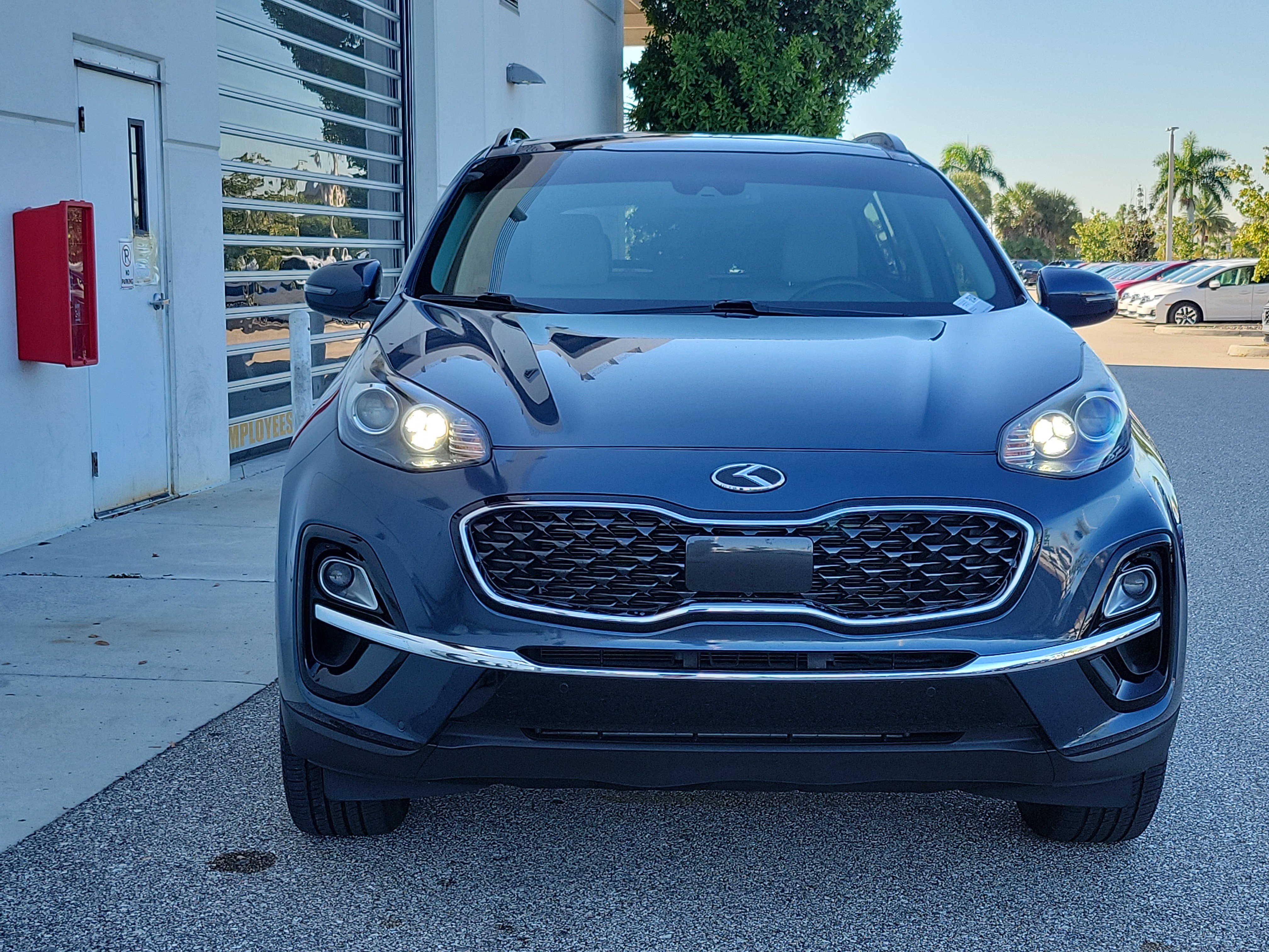 Used 2022 Kia Sportage EX w/ EX Technology Package AWD/4WD image 2
