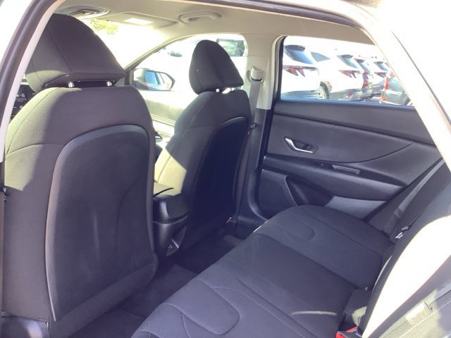 Certified 2024 Hyundai Elantra SE FWD image 18