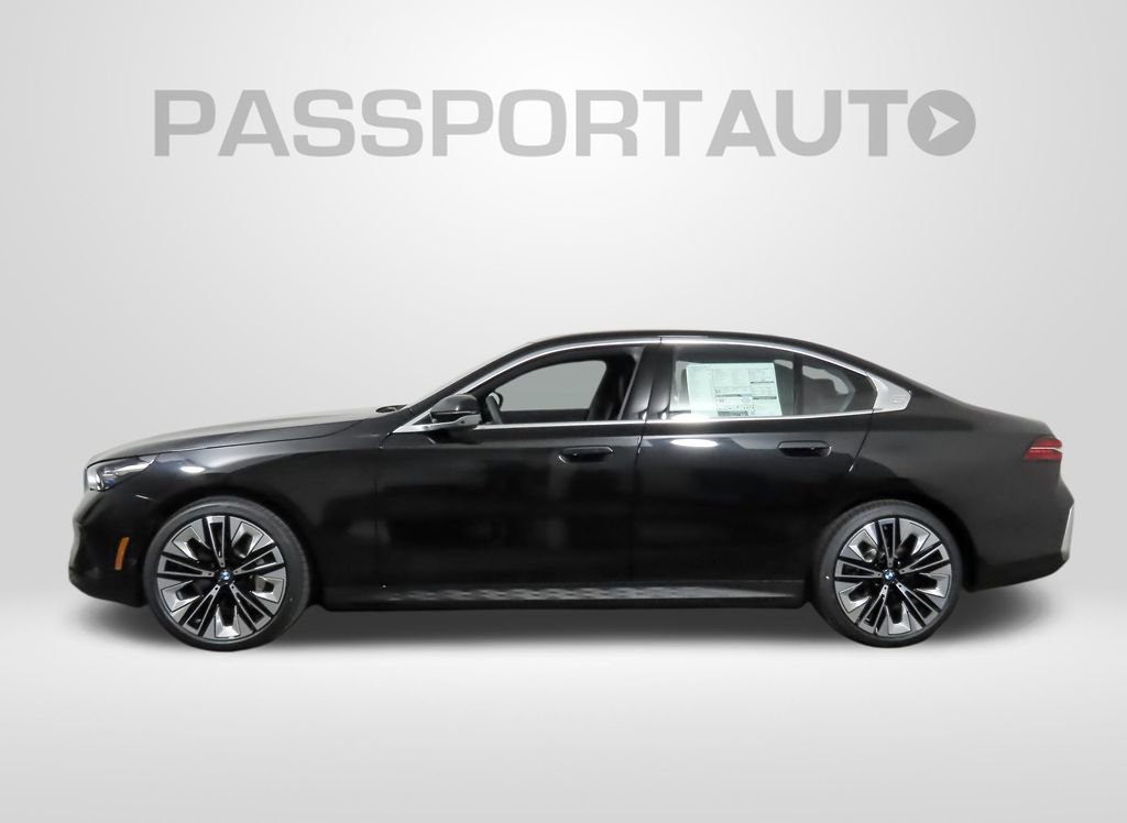 Used 2025 BMW 530i xDrive w/ Premium Package AWD/4WD image 2
