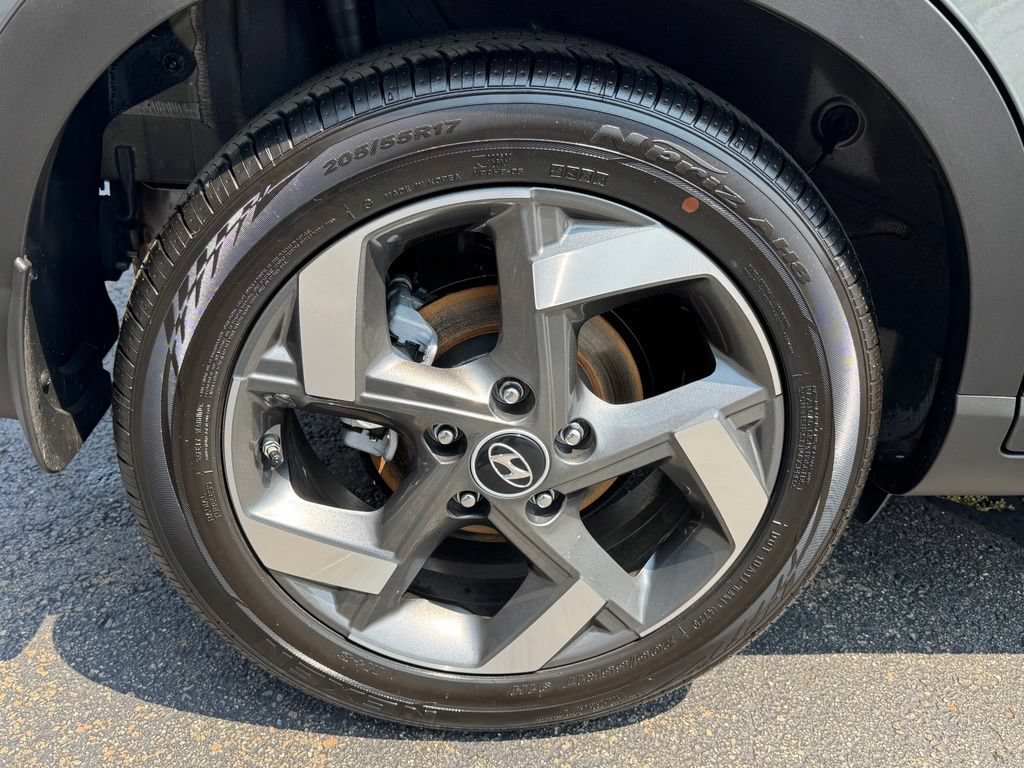 Certified 2026 Hyundai Venue SEL FWD image 32