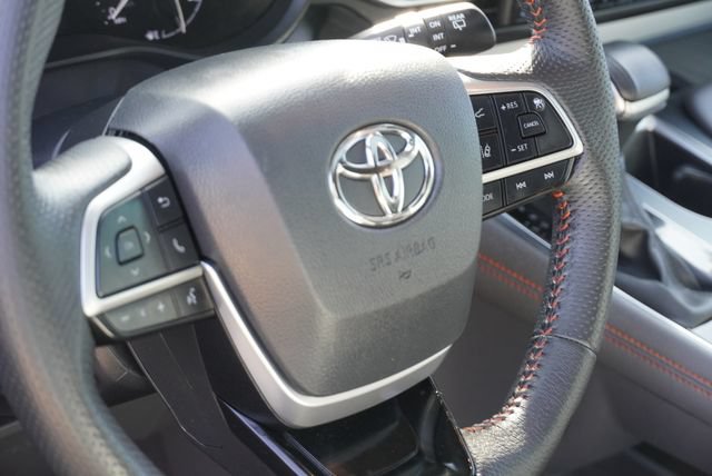 Used 2023 Toyota Sienna XSE FWD image 30