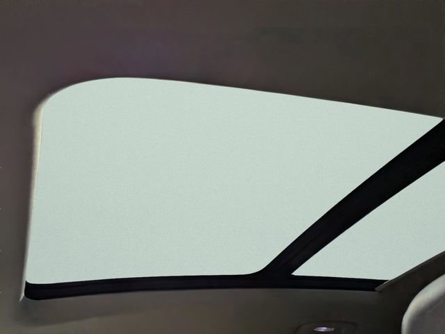 Used 2023 Buick Envision Avenir image 26