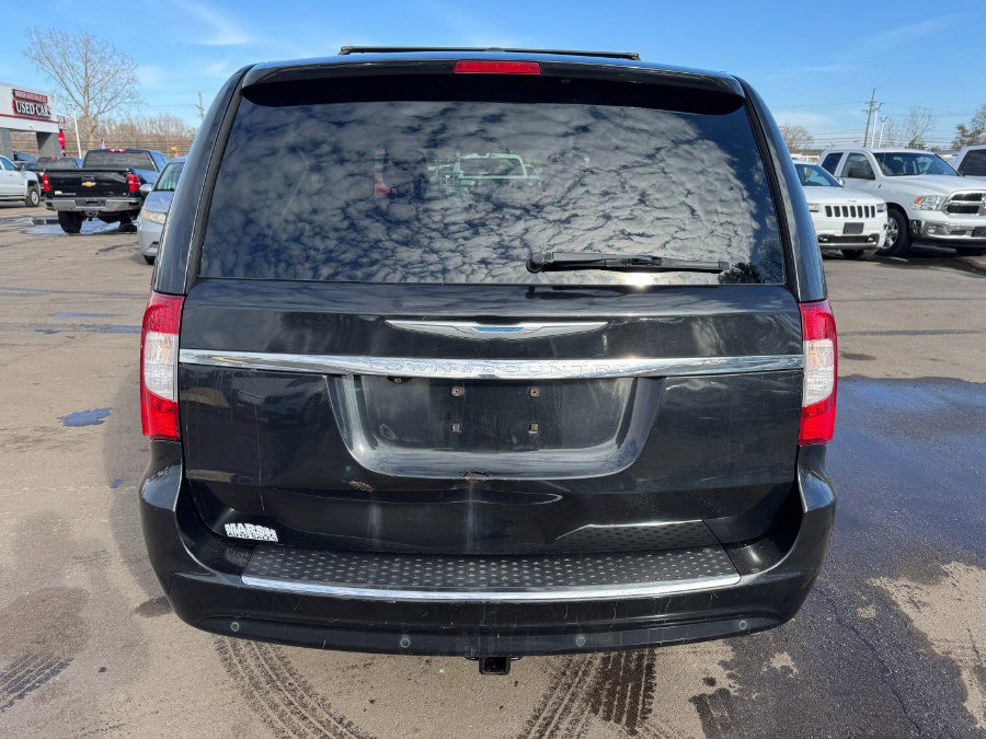 Used 2014 Chrysler Town & Country Touring-L w/ Driver Convenience Group image 4