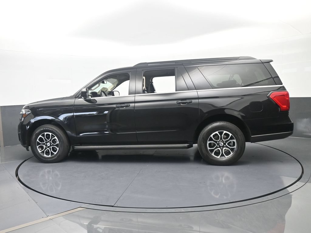 Used 2024 Ford Expedition Max XLT RWD image 3