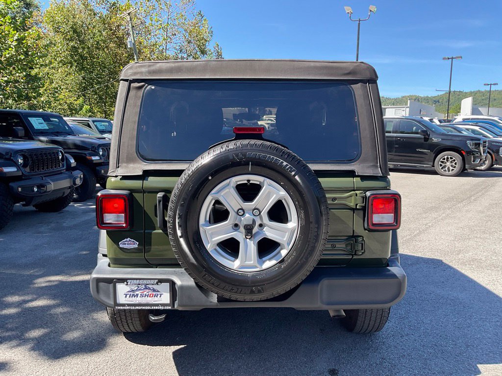 Used 2022 Jeep Wrangler Sport AWD/4WD image 5