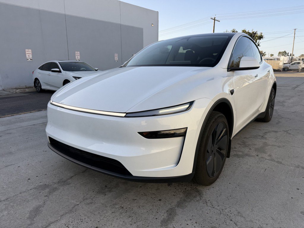 Used 2026 Tesla Model Y Long Range RWD image 1