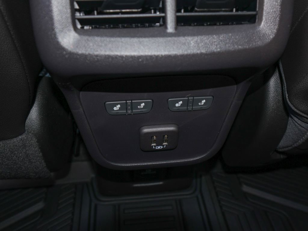 Used 2024 GMC Terrain Denali w/ Black Diamond Edition image 12