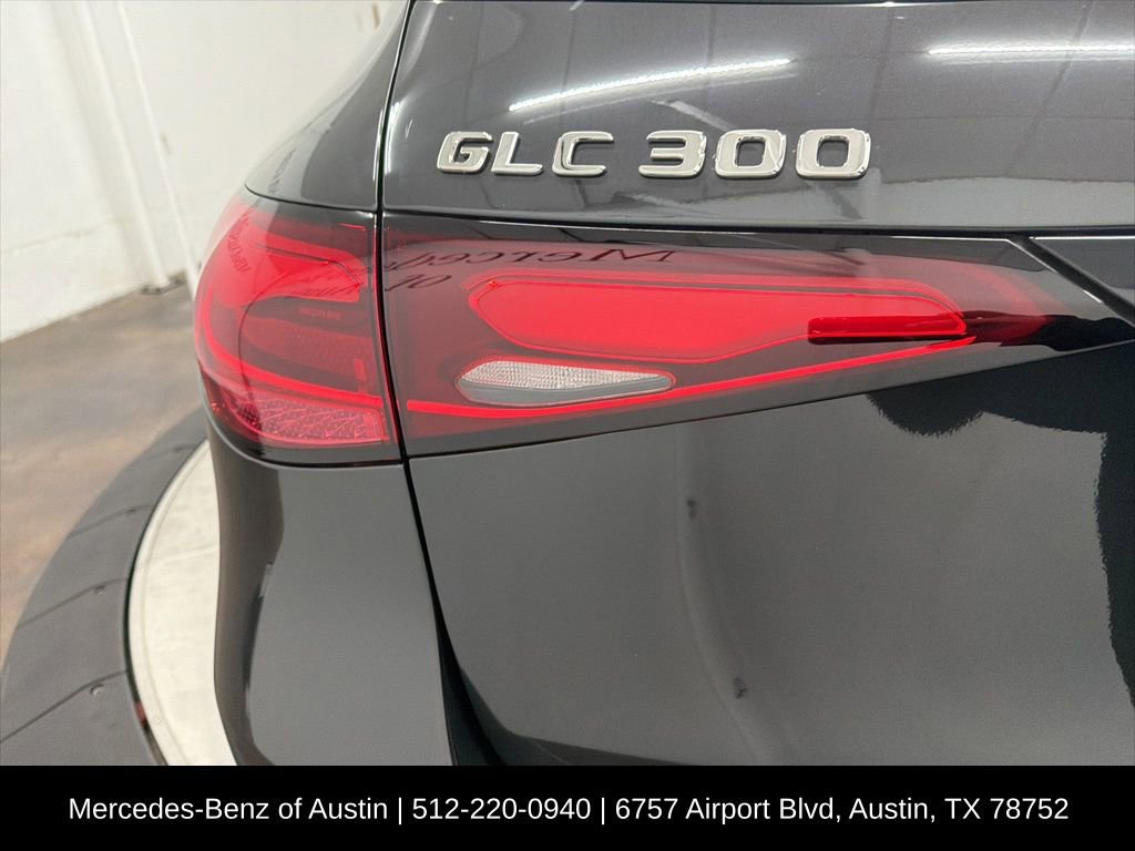 Used 2025 Mercedes-Benz GLC 300 4MATIC image 12