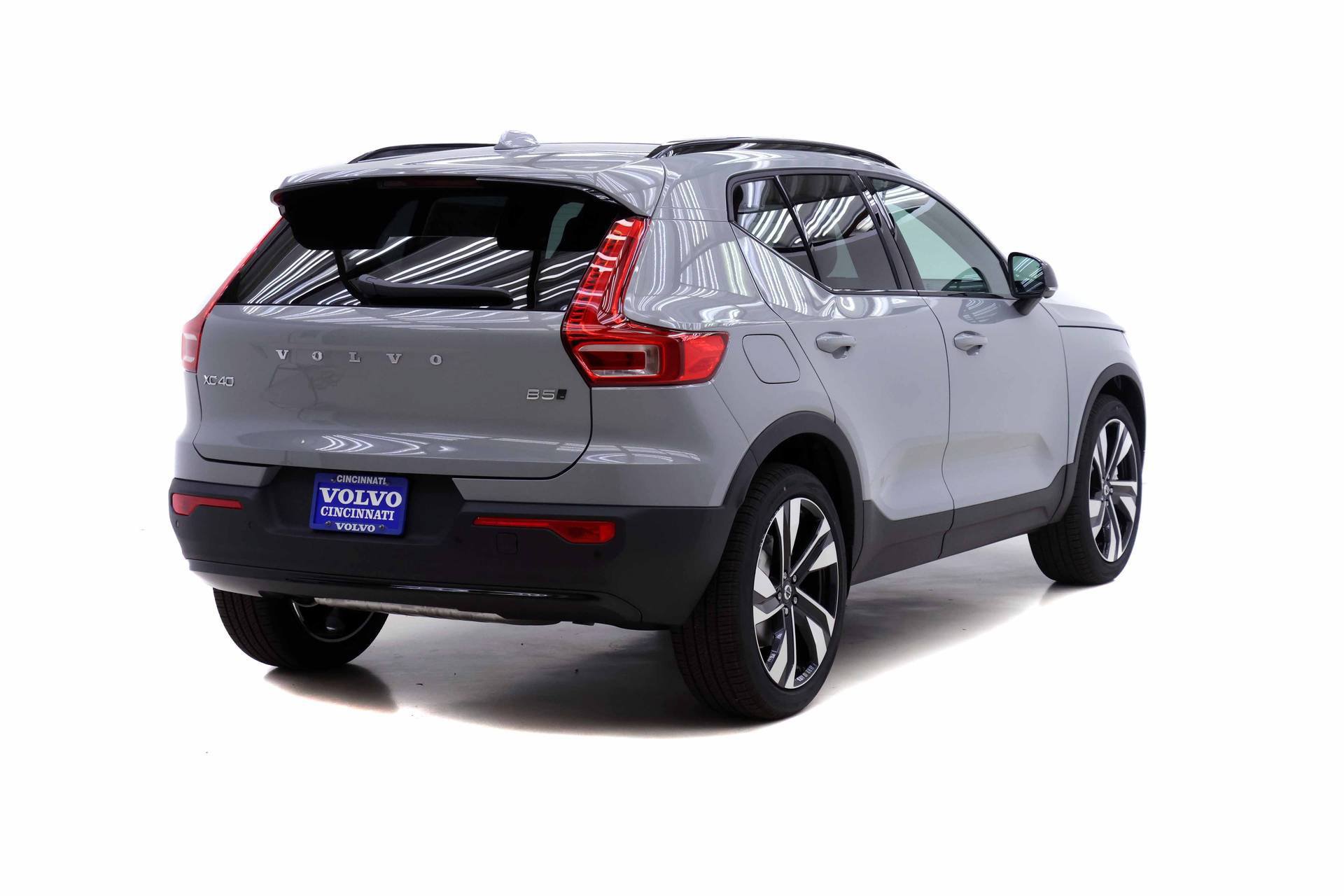 New 2026 Volvo XC40 B5 Ultra w/ Protection Package Premier AWD/4WD image 4