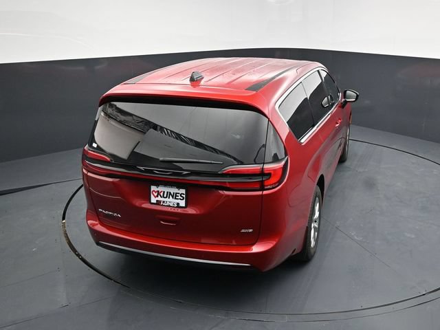 New 2027 Chrysler Pacifica Select AWD/4WD image 47