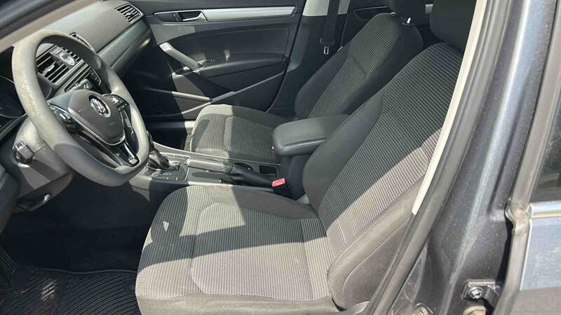 Used 2017 Volkswagen Passat 1.8T S image 11
