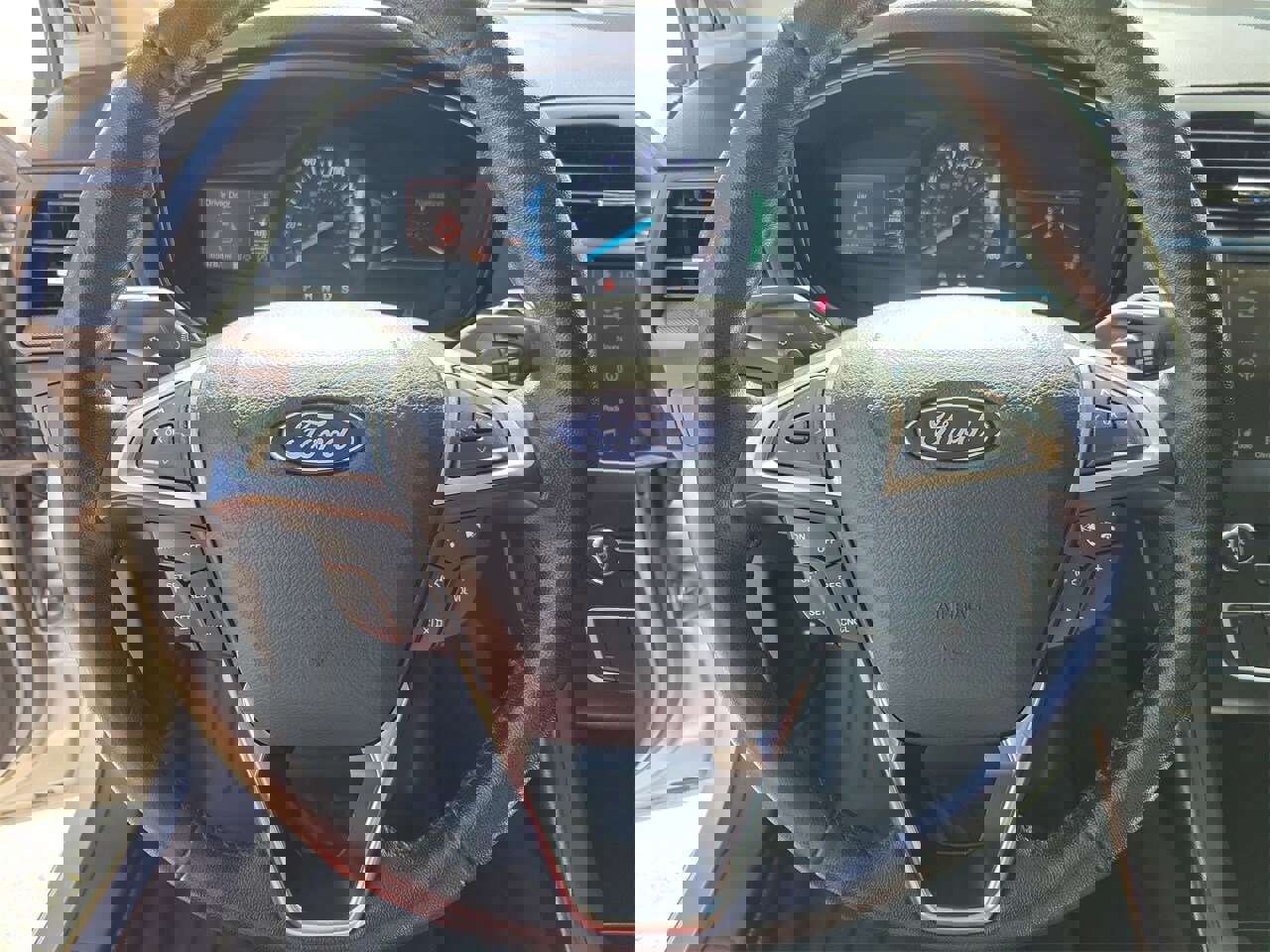 Used 2018 Ford Fusion SE w/ Equipment Group 201A image 17