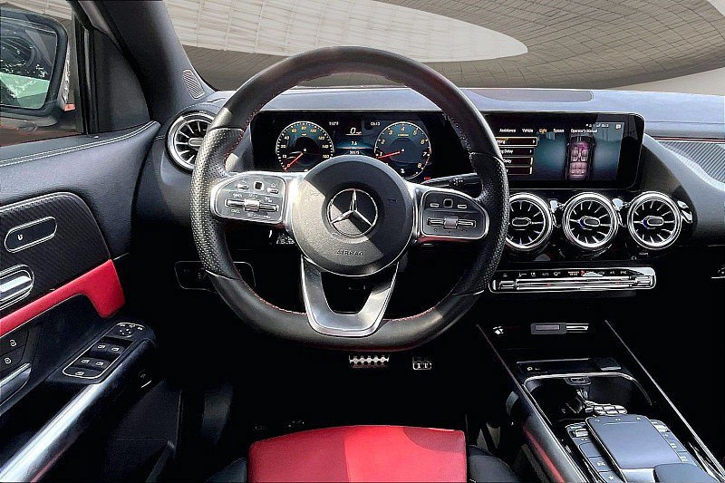 Used 2022 Mercedes-Benz GLA 35 AMG 4MATIC w/ Premium Package Lite image 4