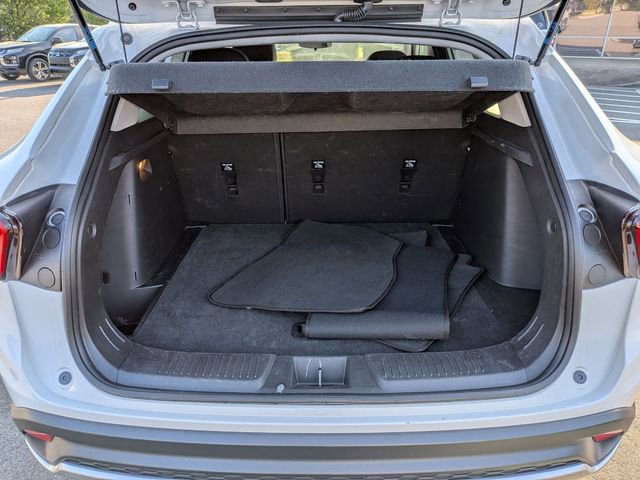 Used 2025 Chevrolet Trax LT image 29