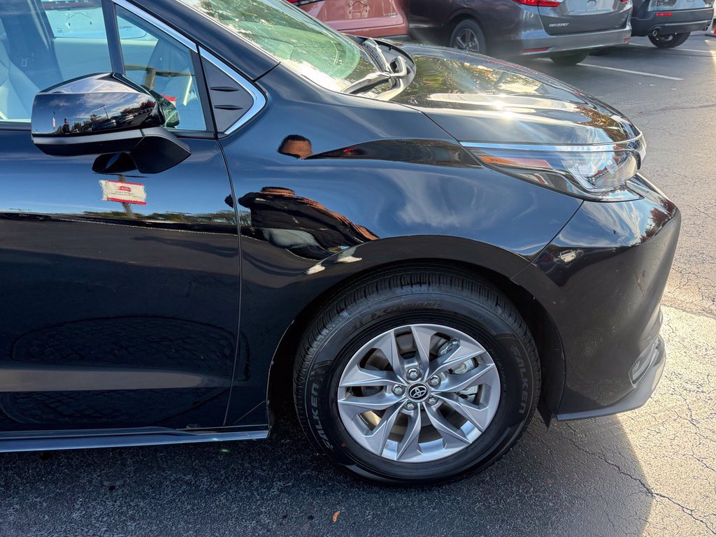 Used 2026 Toyota Sienna XLE FWD image 10