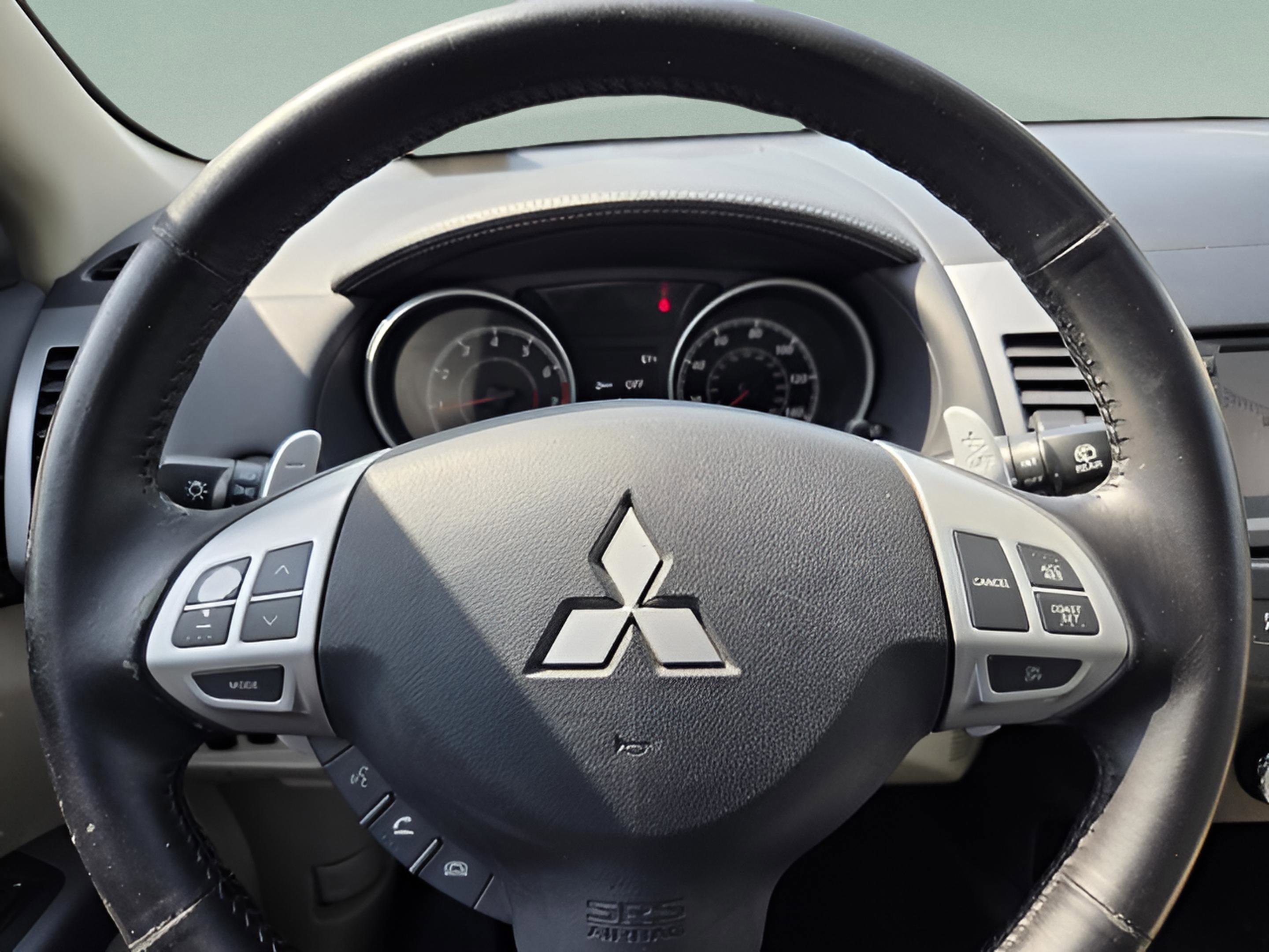 Used 2010 Mitsubishi Outlander XLS image 21