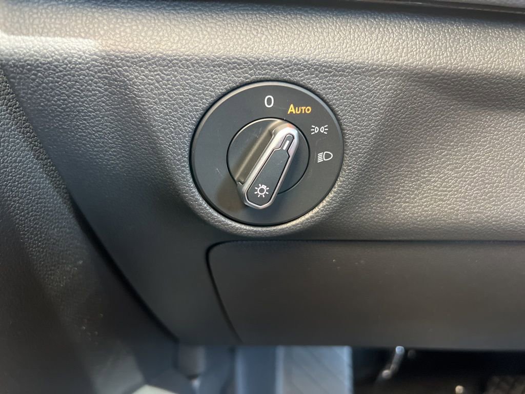 New 2025 Volkswagen Jetta SEL image 32