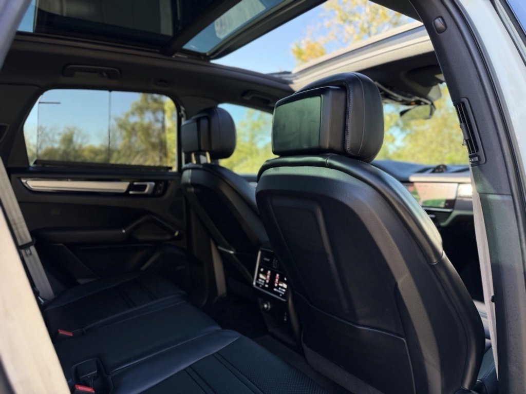 Used 2023 Porsche Cayenne image 34