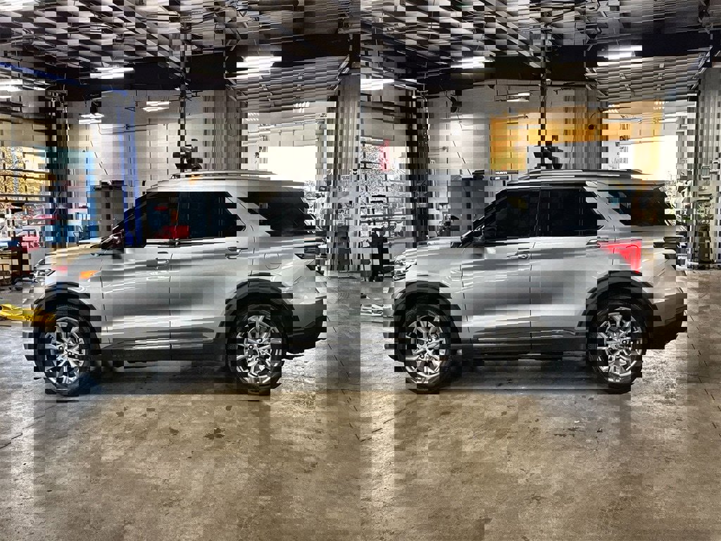 Used 2022 Ford Explorer Limited image 5