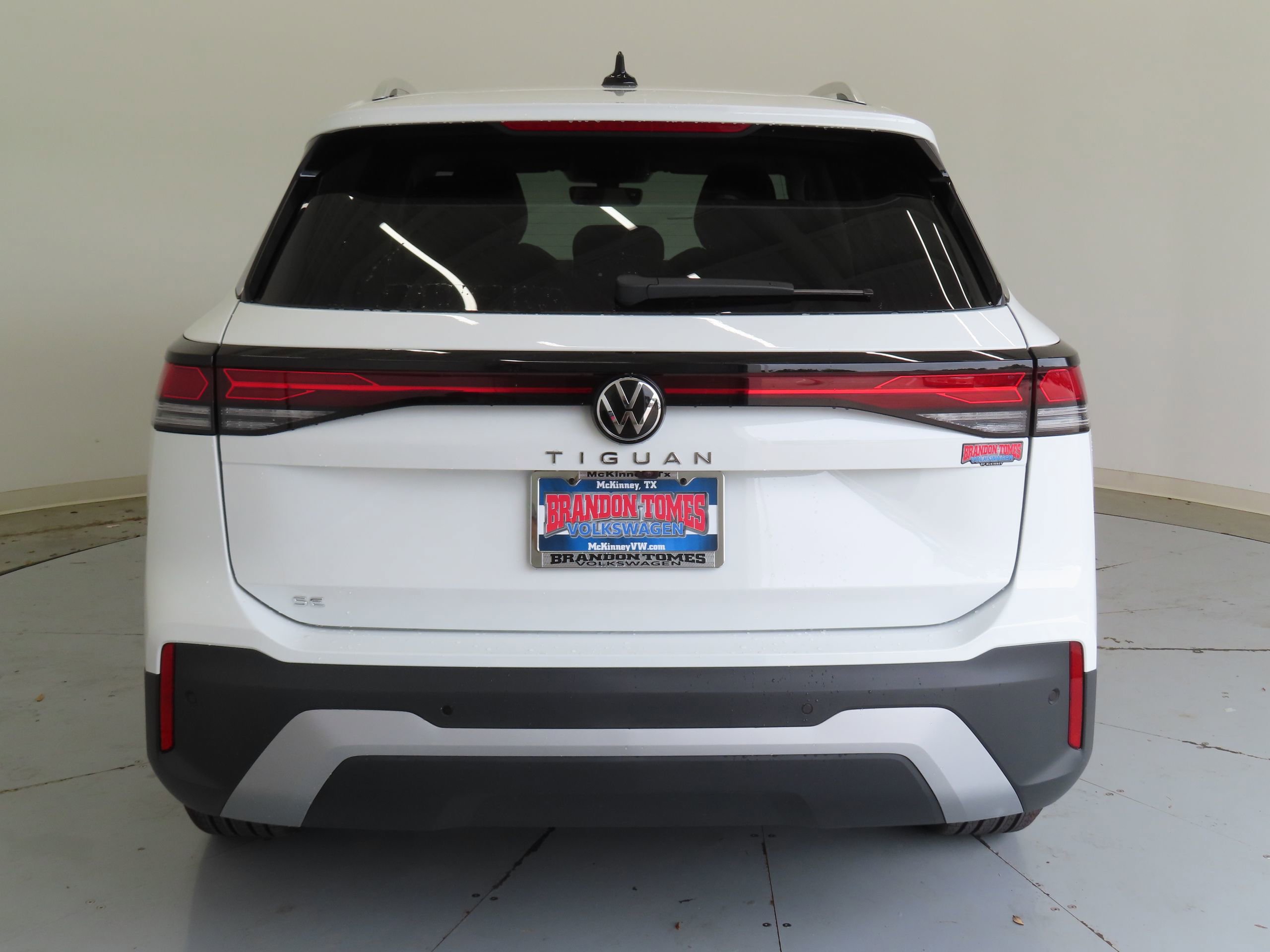 New 2026 Volkswagen Tiguan SE FWD image 4